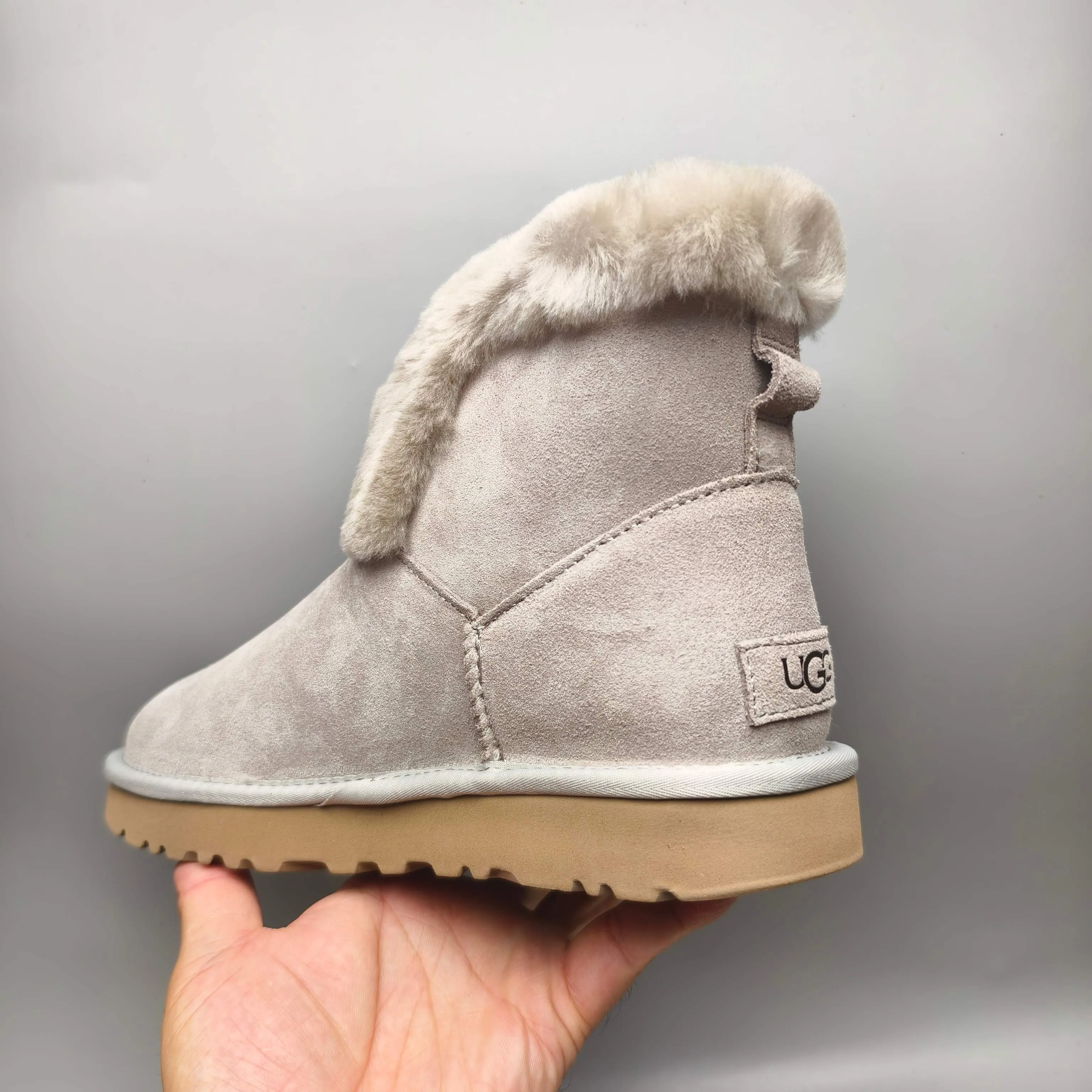 💰520 UGG sheepskin all-in-one snow boots 4576 mid-calf lace-up casual women's shoes Color: Gray Maroon Black Matching Size: 35-40